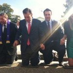 Ted Cruz and others kneel down to pray