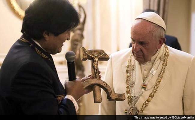 Pope looks bewildered at Bolivia's communist crucifix